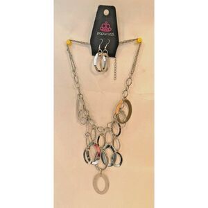 Nwt paparazzi silver tone statement necklace with earrings
